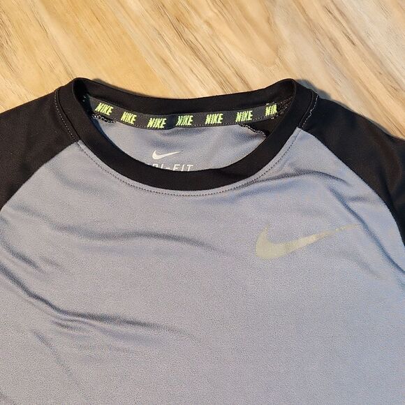 🧡Nike Gray & Black Dri-Fit Athletic Top Medium - Picture 3 of 10